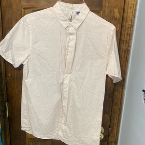 Slim fit medium button down short sleeve shirt